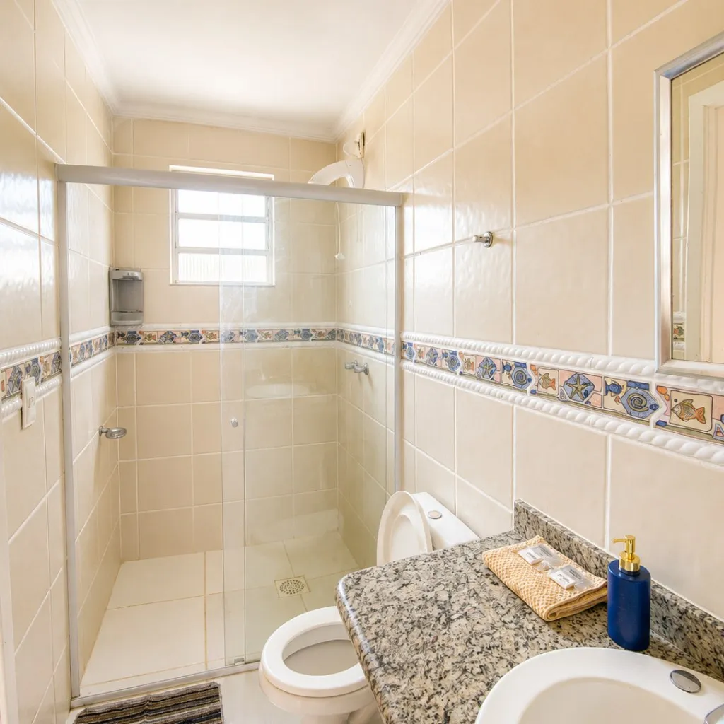 Baño privado con mampara de vidrio